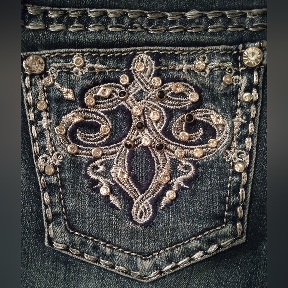 Women's Grace in LA - Picture 3 of 12